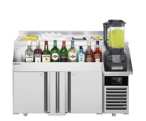 Barkühltische mit Cocktail-Stationen